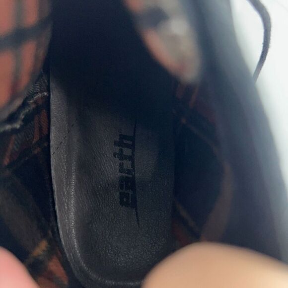 Earth Boone Booties Womens 8.5 Side Zip Block Heel Leather Upper Black - Picture 12 of 15